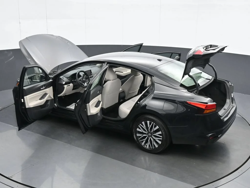 Used 2025 Black Nissan 2.5 SV image 39
