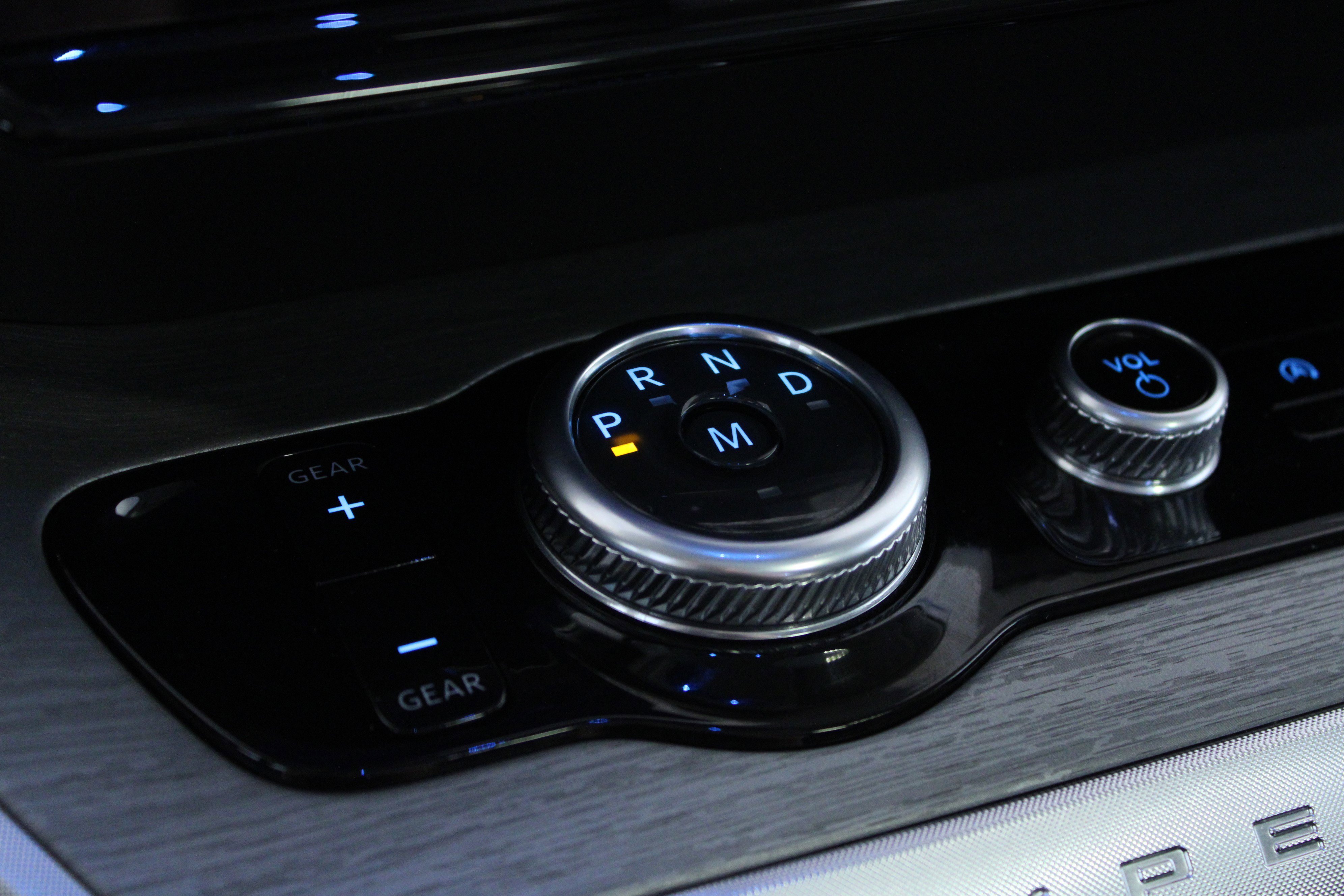 Used 2025 Black Metallic Ford Platinum image 24