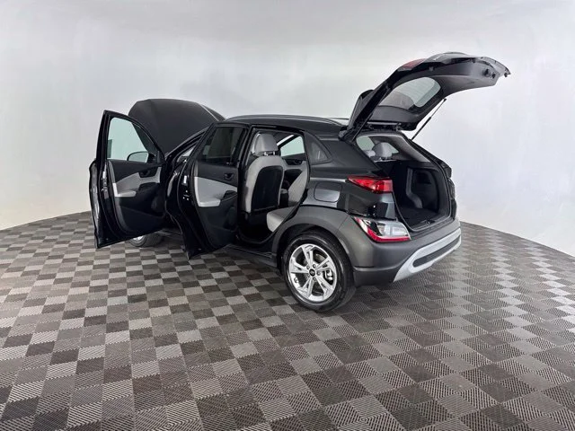 Used 2023 Black Hyundai SEL image 22
