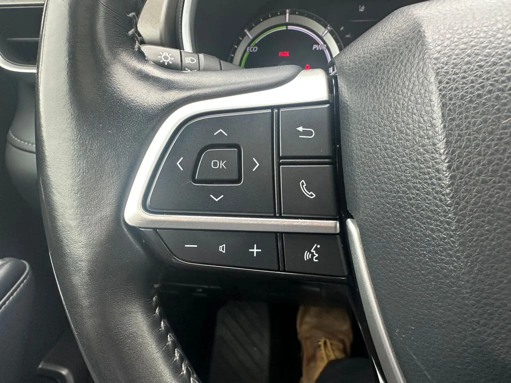 Used 2022 Gray Toyota XLE image 21