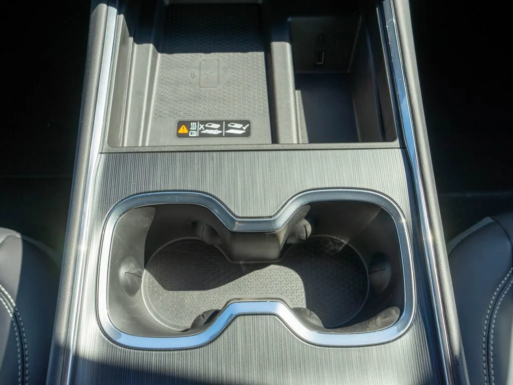 New 2026 Summit White GMC Elevation image 30