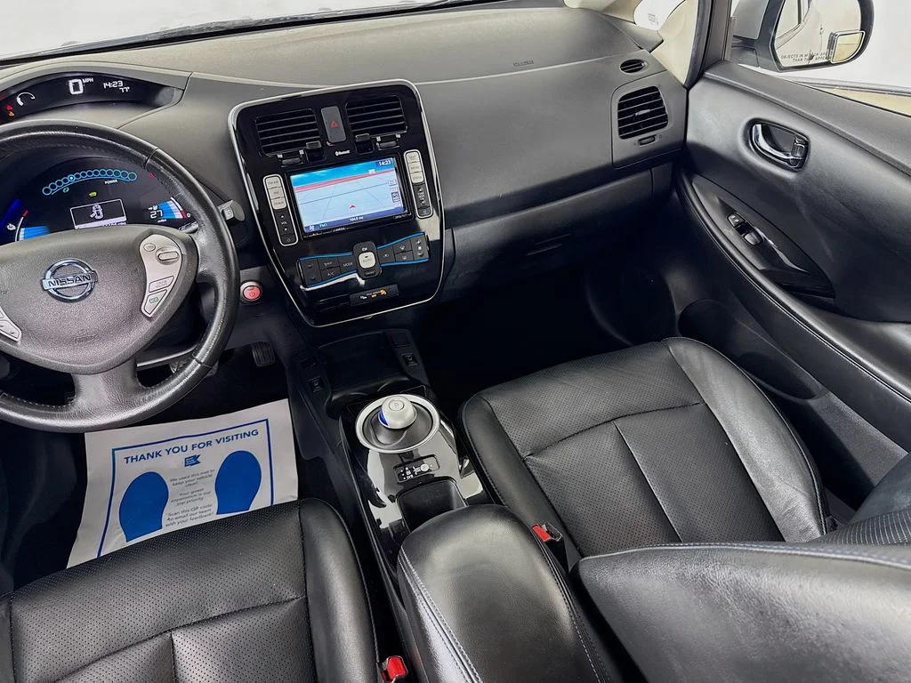 Used 2014 Brilliant Silver Nissan SL image 29