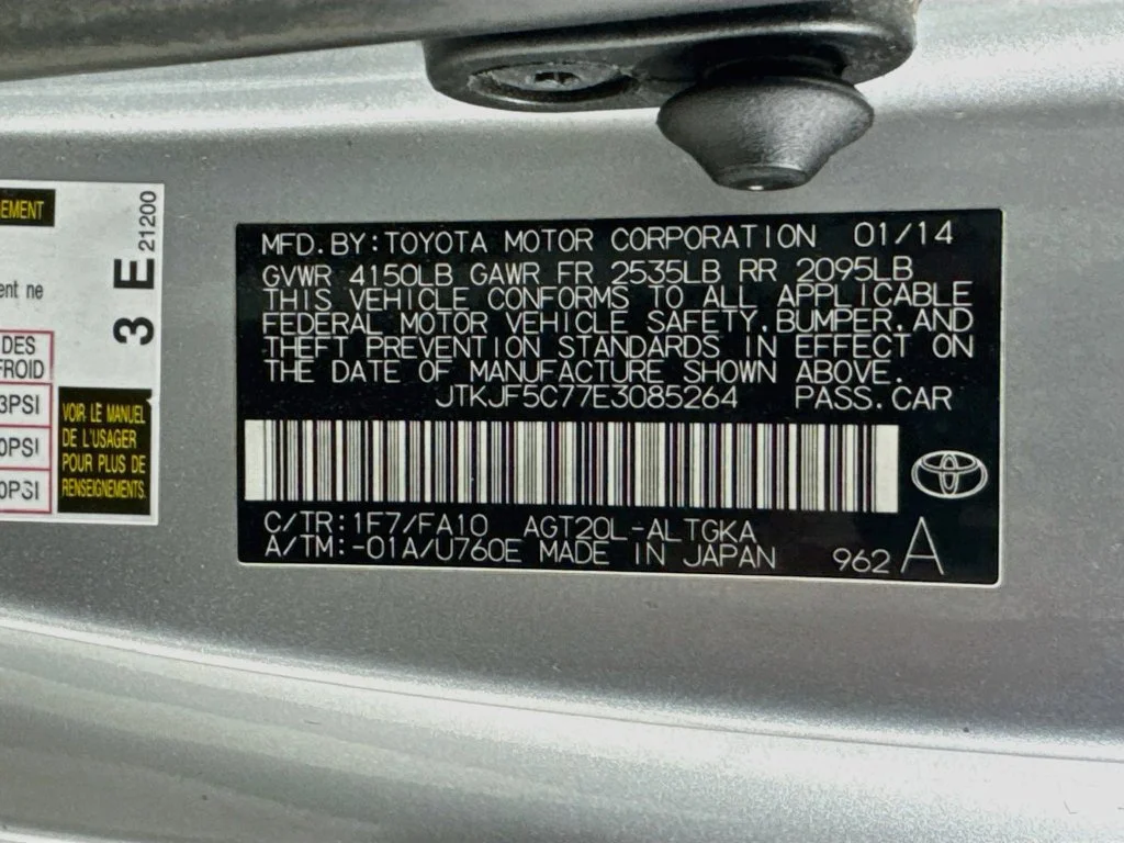 Used 2014 Classic Silver Metallic Scion Base image 37
