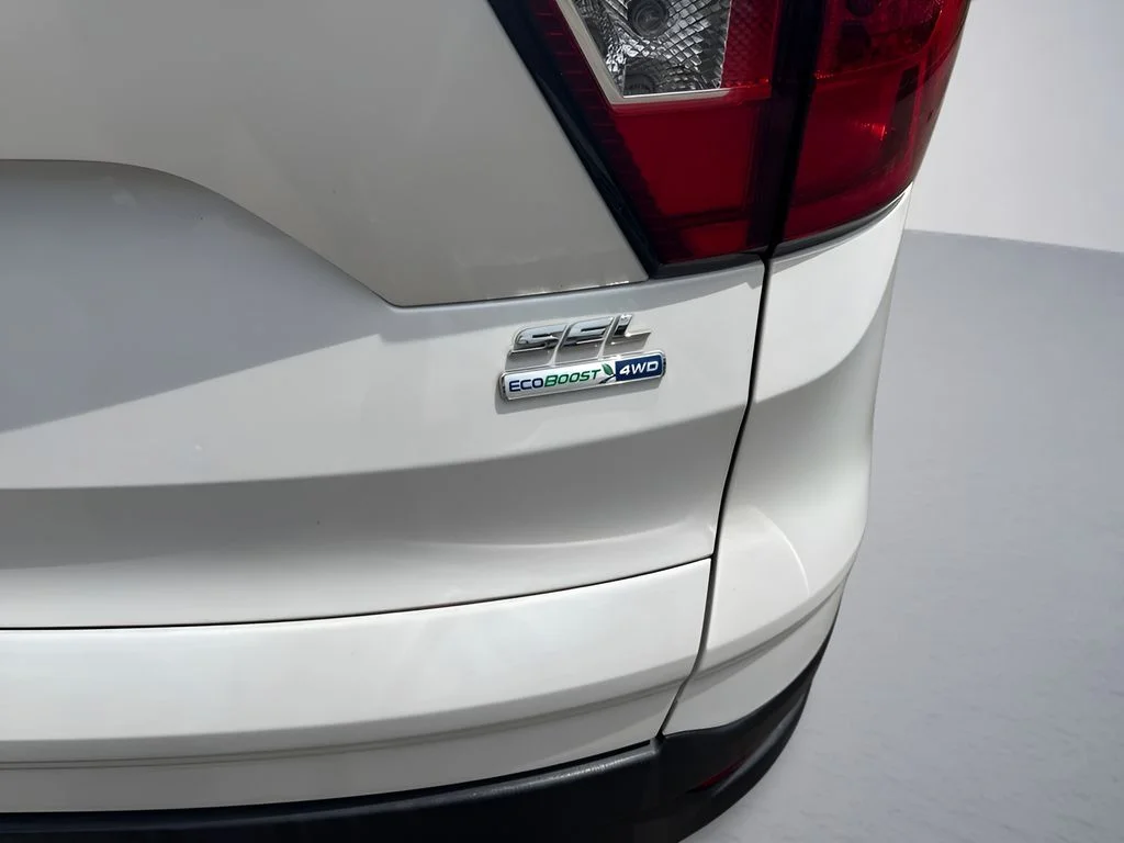 Used 2019 White Ford SEL image 34