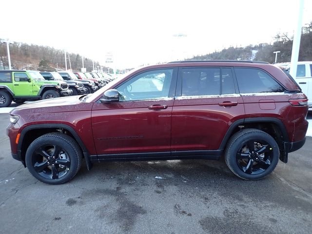 New 2025 Velvet Red Pearl-Coat Exterior Paint Jeep Limited image 2