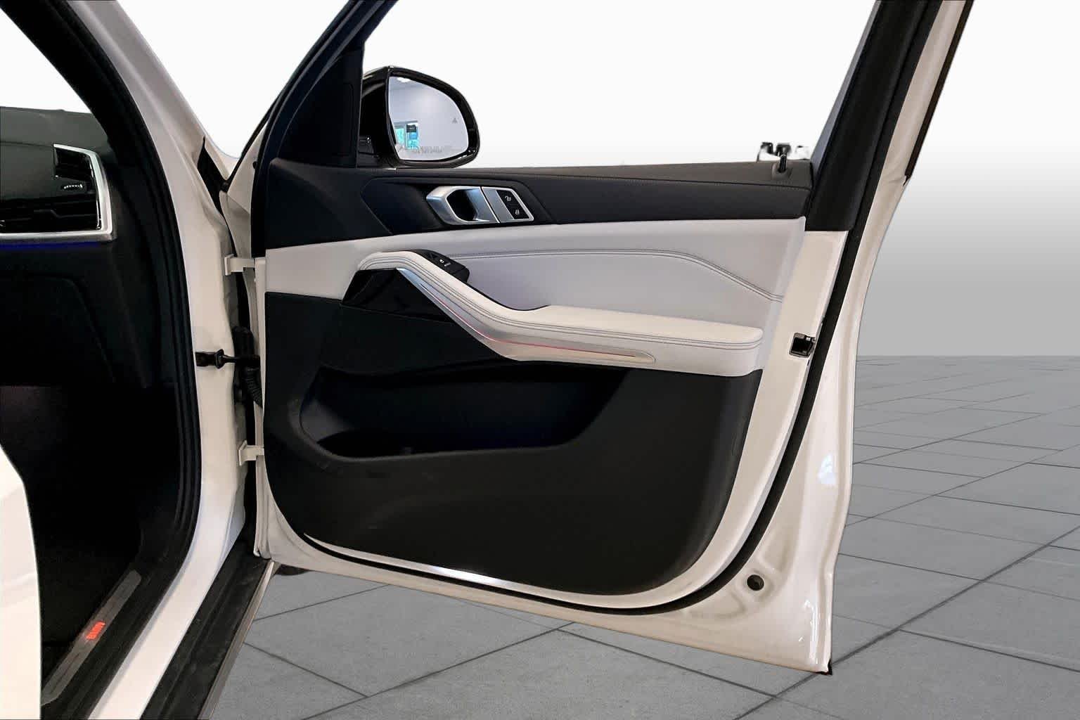 Used 2023 Alpine White BMW xDrive40i image 22