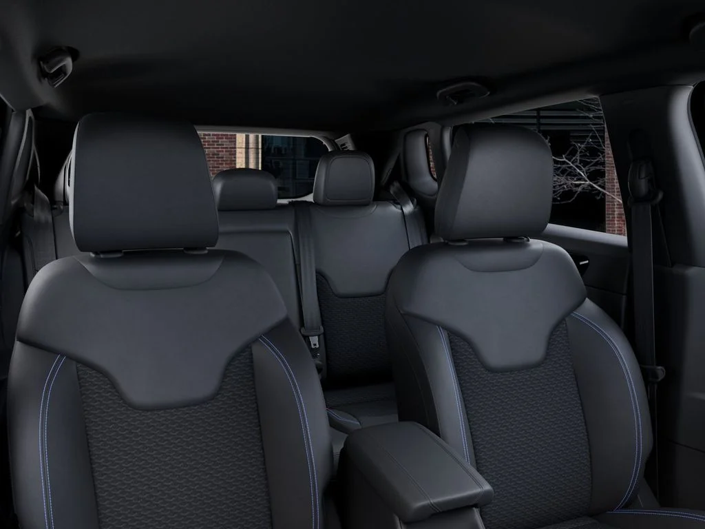 New 2026 Bright White Clearcoat Jeep Latitude image 26