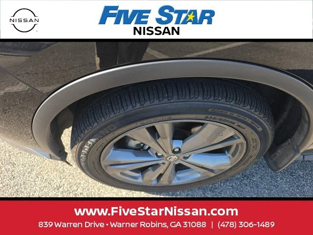 Used 2019 Black Nissan Platinum image 3