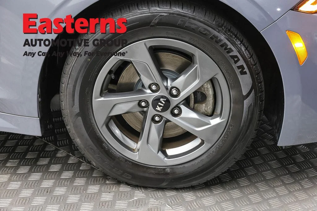 Used 2021 Silver Kia LXS image 30
