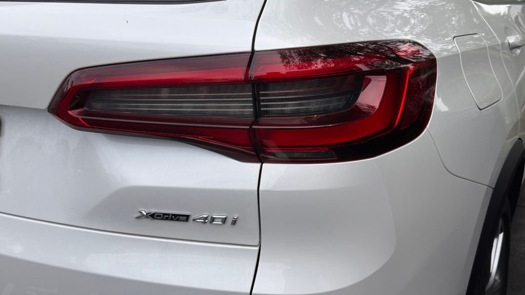 Used 2020 Mineral White Metallic BMW xDrive40i image 8
