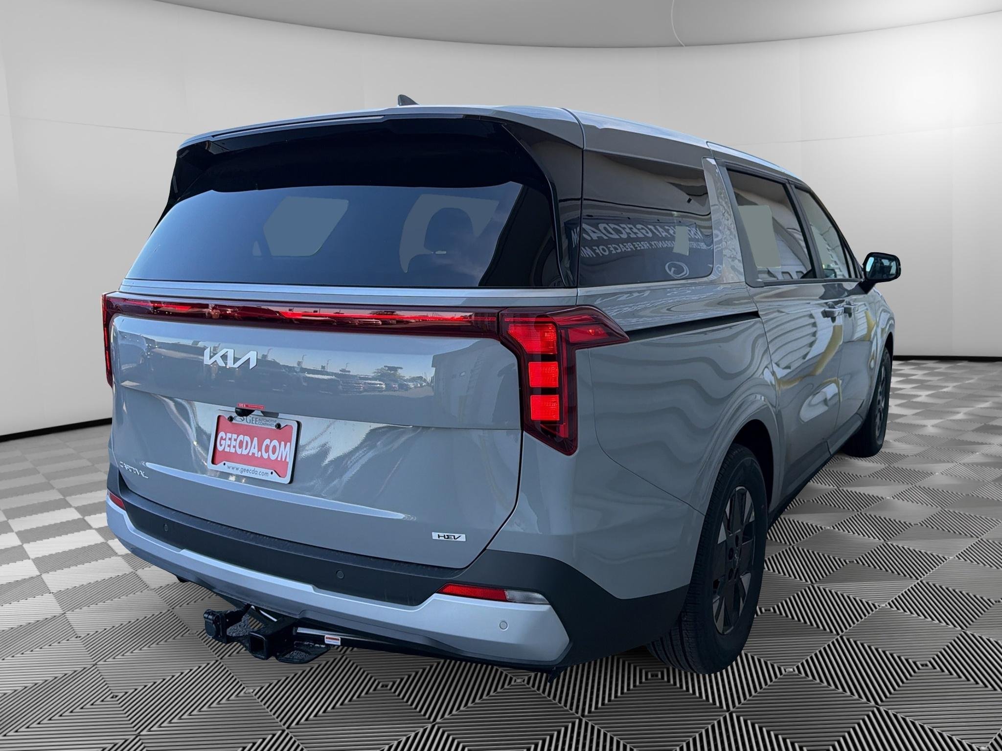 New 2027 Ceramic Silver Kia LXS image 4