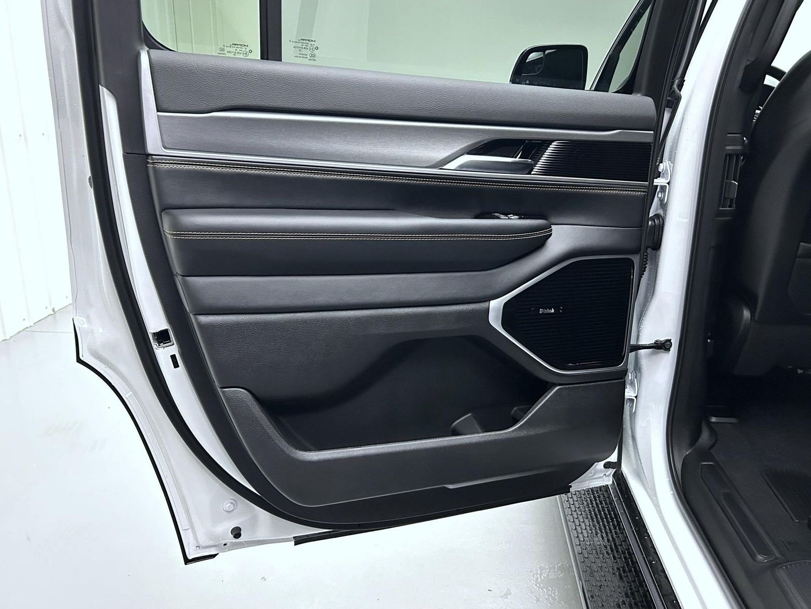 New 2026 Bright White Clear-Coat Exterior Paint Jeep 85th Anniversary Edition image 20