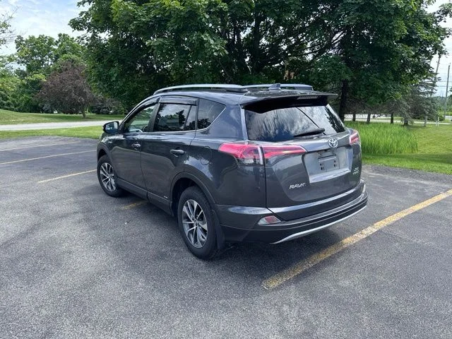 Used 2018 Gray Toyota XLE image 5