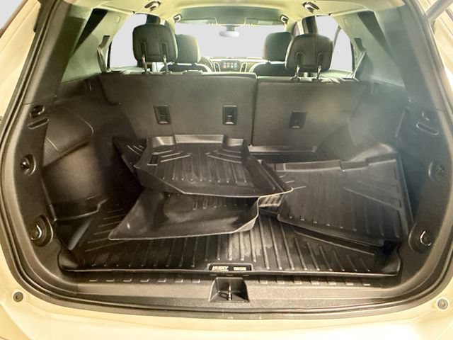 Used 2018 IRIDESCENT PEARL TRICOAT Chevrolet Premier image 25