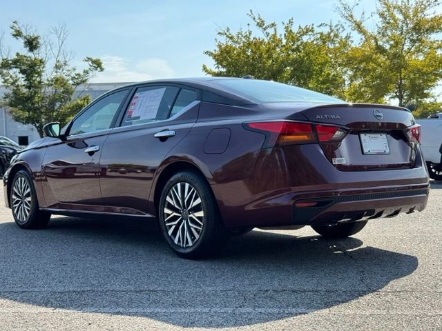 Used 2023 Red Nissan 2.5 SV image 6