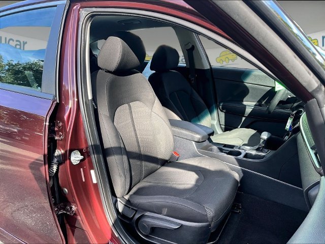 Used 2016 Sangria Red Kia LX image 7