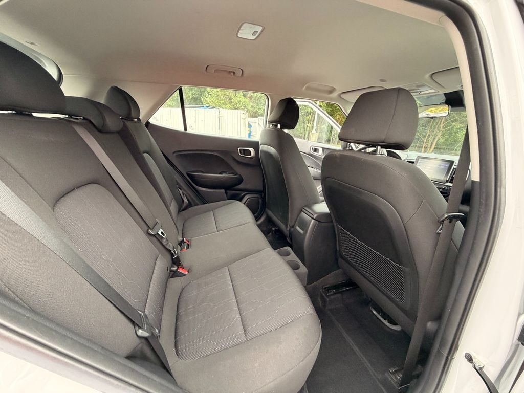 Used 2023 Ceramic White Hyundai SE image 8