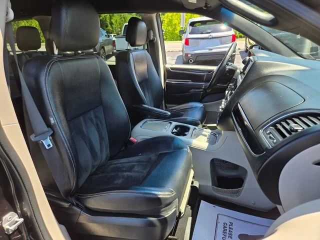 Used 2017 Gray Dodge SXT image 20