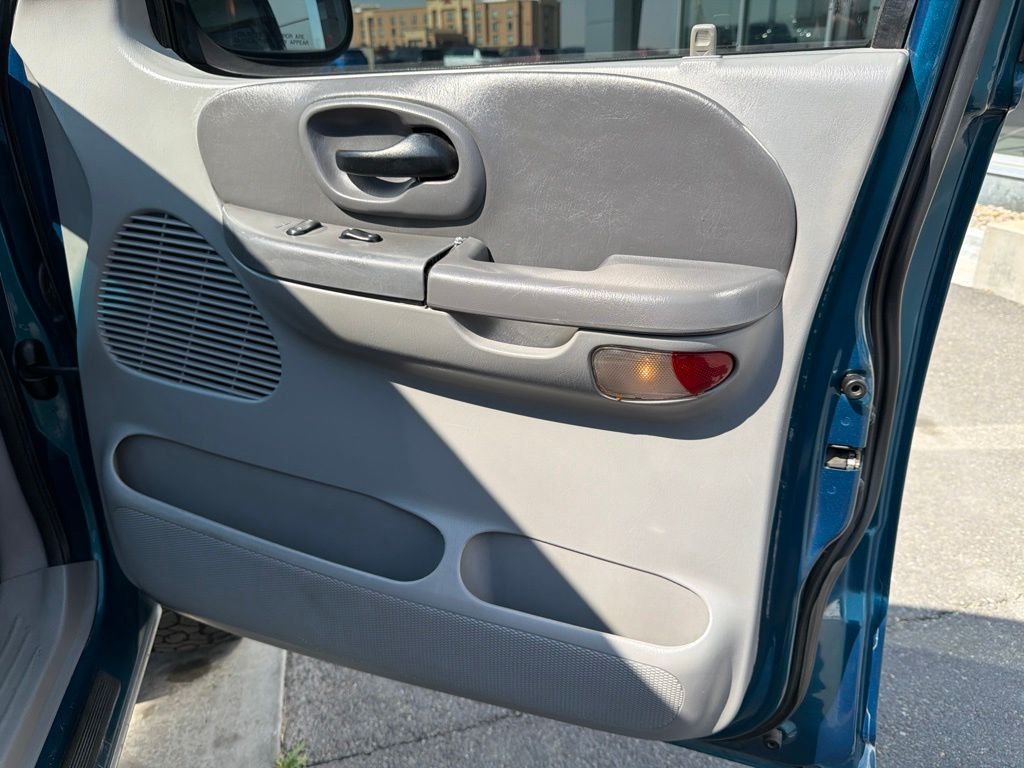 Used 2001  Ford XLT image 27