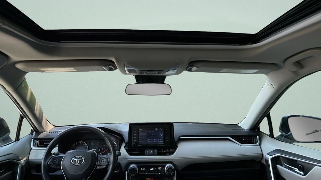 Used 2022 Silver Toyota XLE Premium image 30