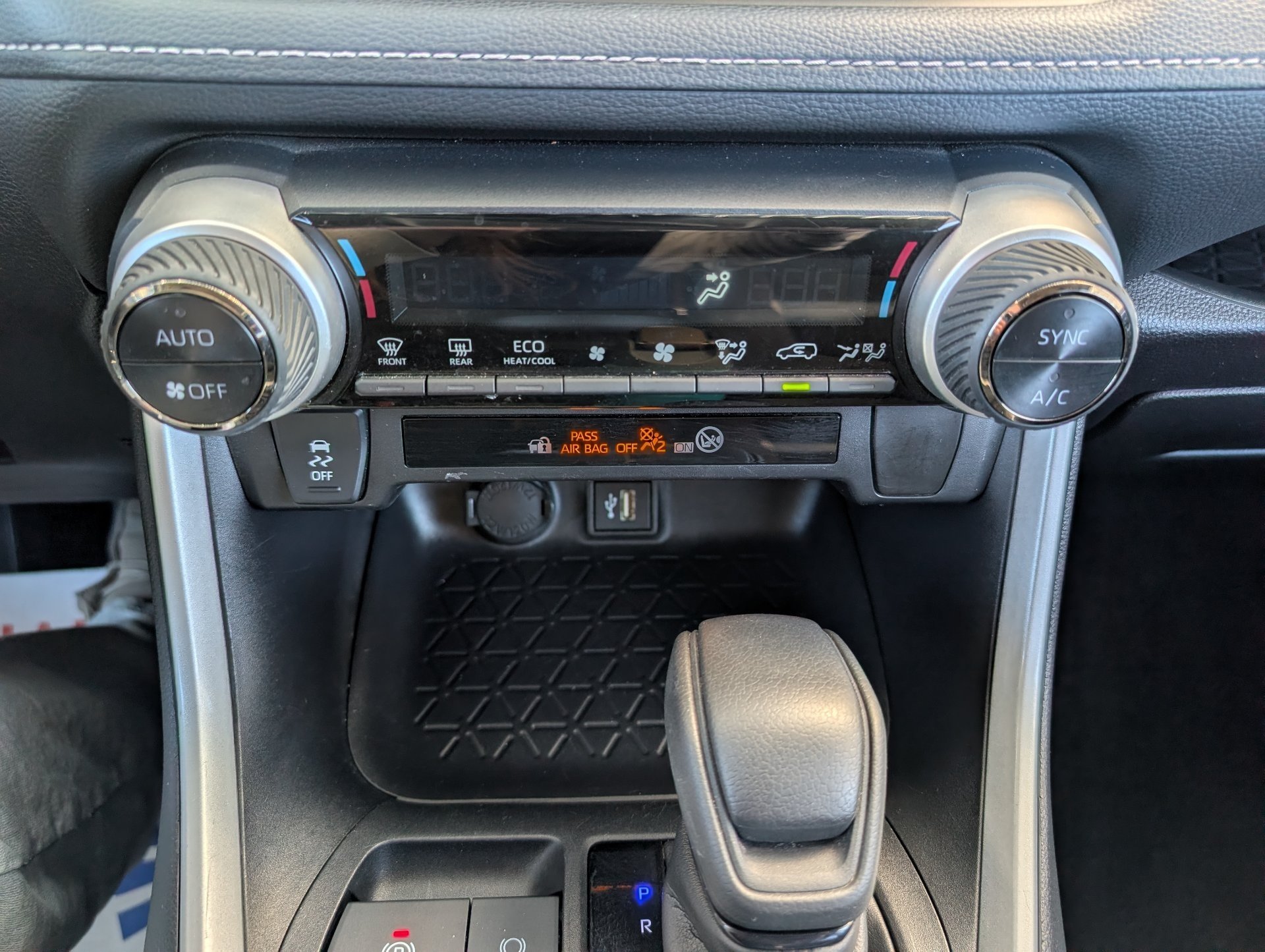 2025 Toyota RAV4 LE - Photo 15