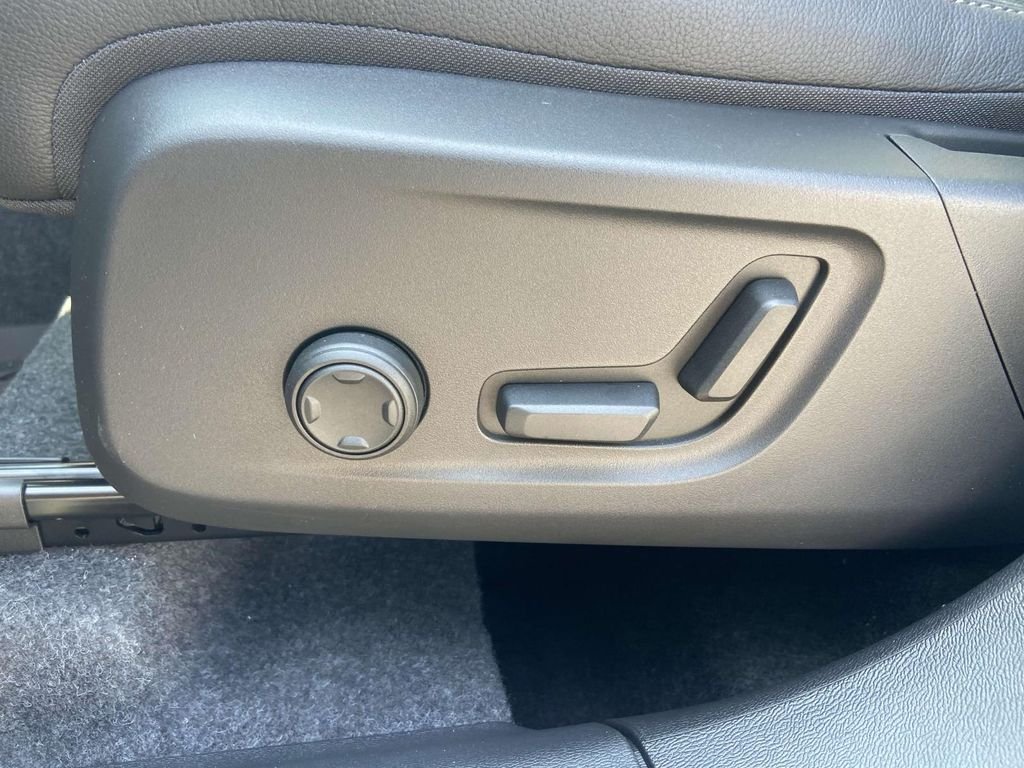 2026 Volvo XC40 Plus - Photo 4