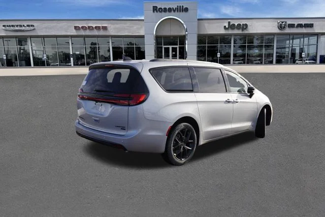 New 2026 Silver Mist Clear-Coat Exterior Paint Chrysler Limited image 3