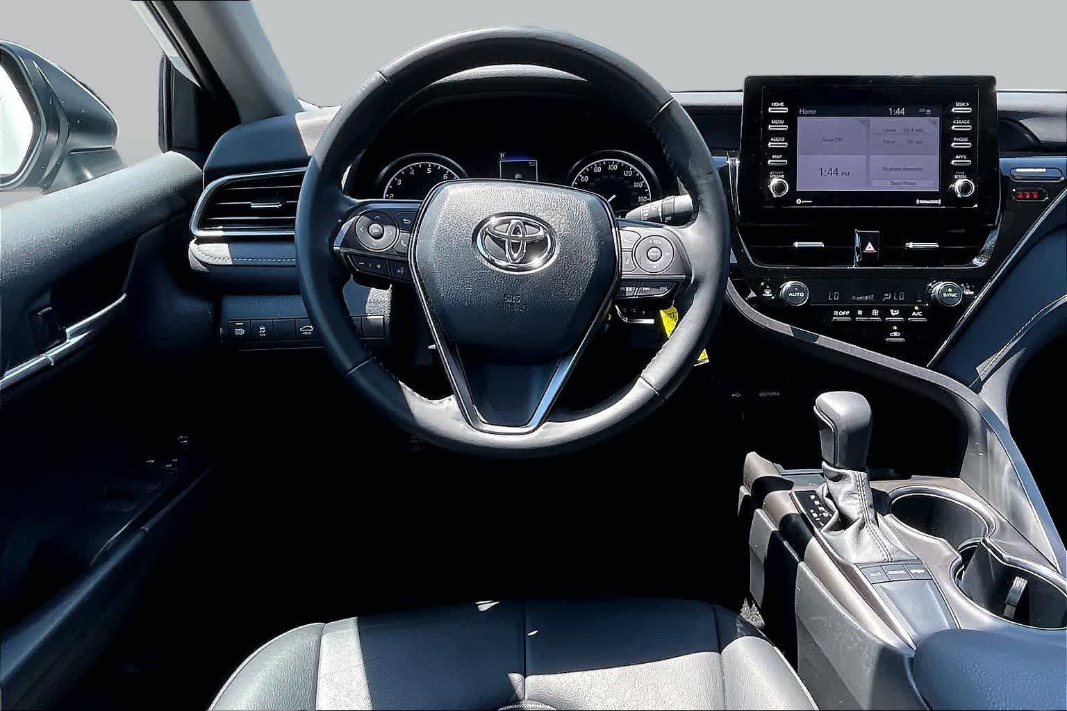 Used 2024 Ice Cap Toyota SE image 6