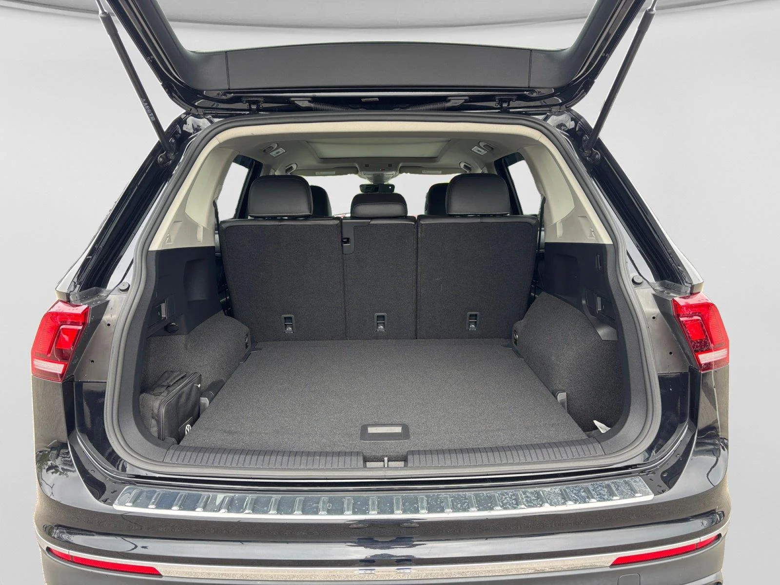 2023 Volkswagen Tiguan SE - Photo 19