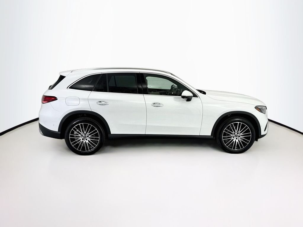 New 2027 Moonlight White Metallic Mercedes-Benz GLC 300 image 4
