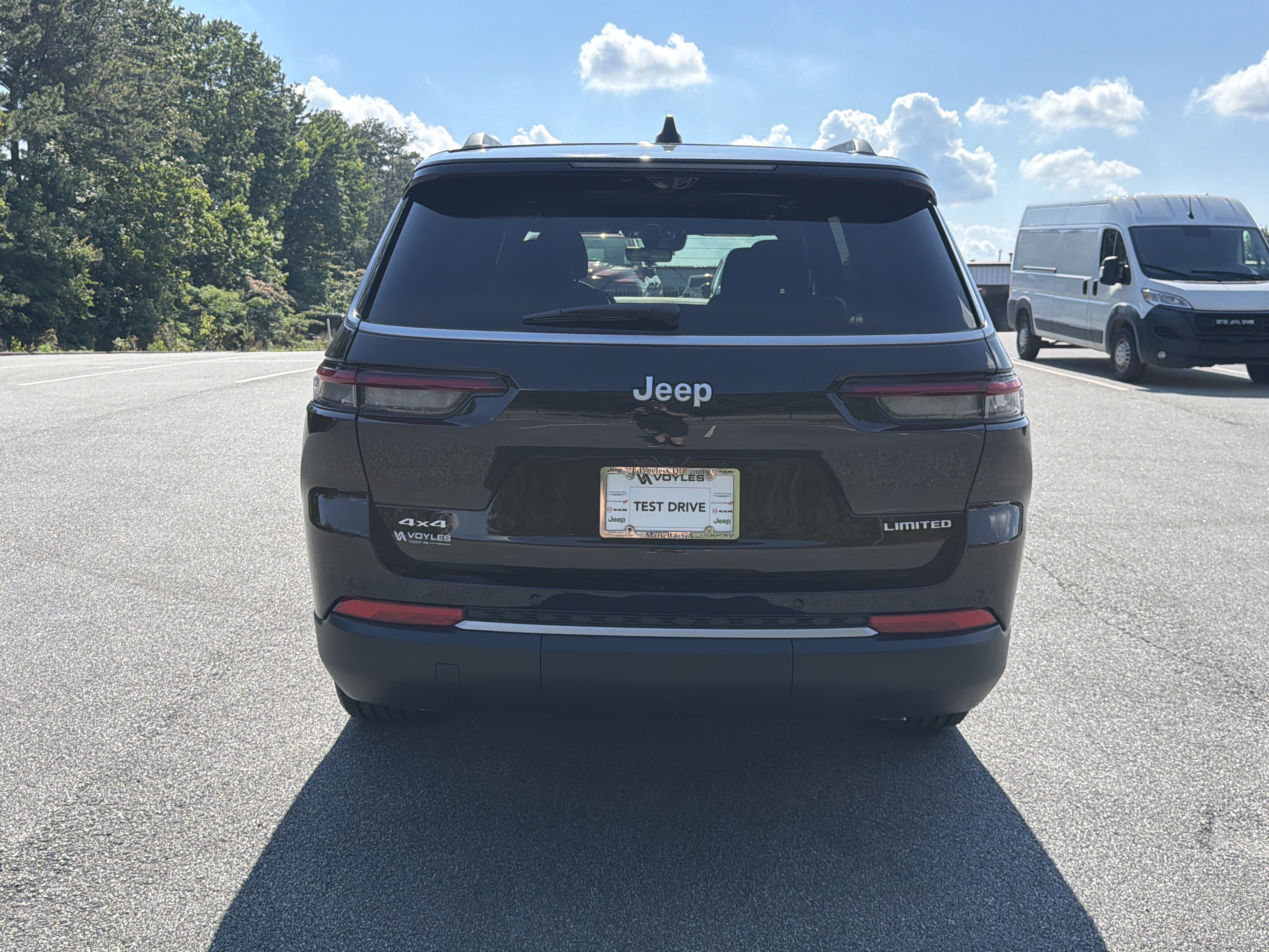 New 2026 Diamond Black Crystal Pearlcoat Jeep Limited image 7