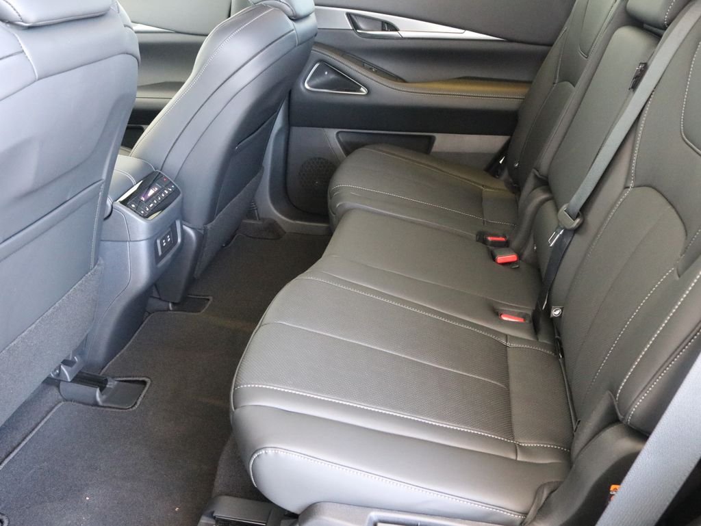 New 2027 DEEP EMERALD INFINITI Luxe AWD image 31