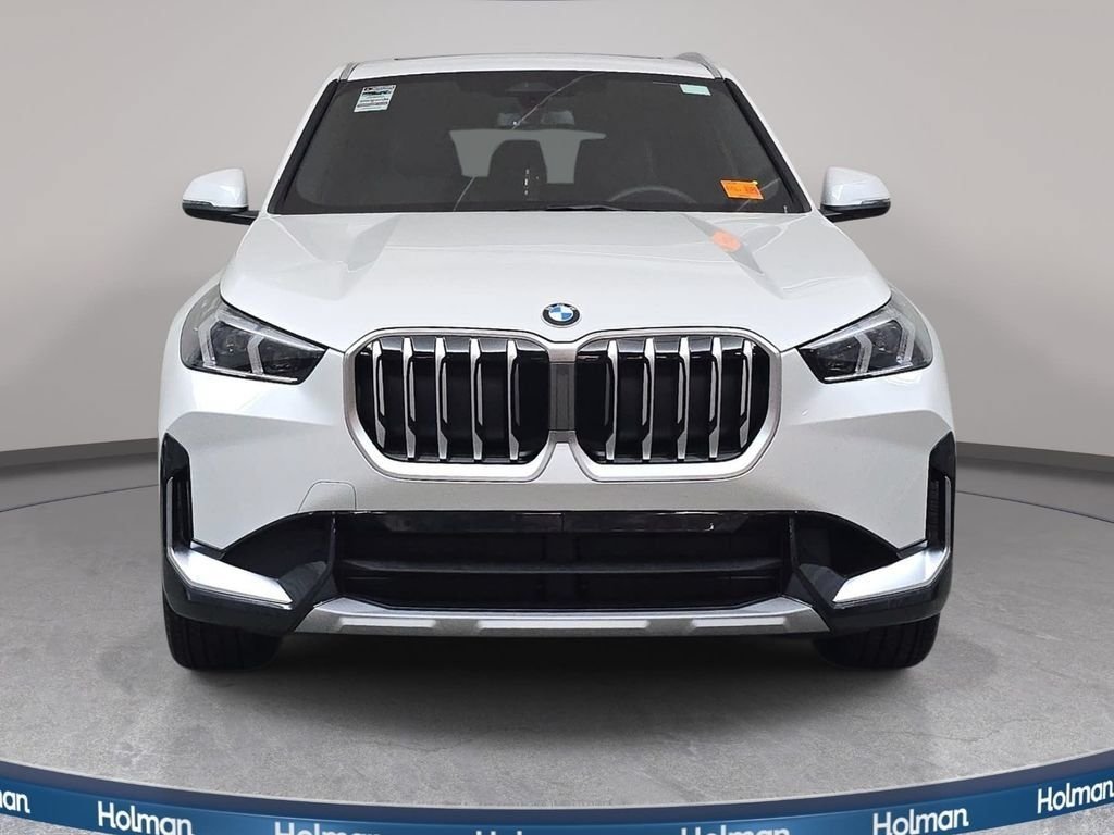 New 2026 Mineral White Metallic BMW xDrive28i image 2