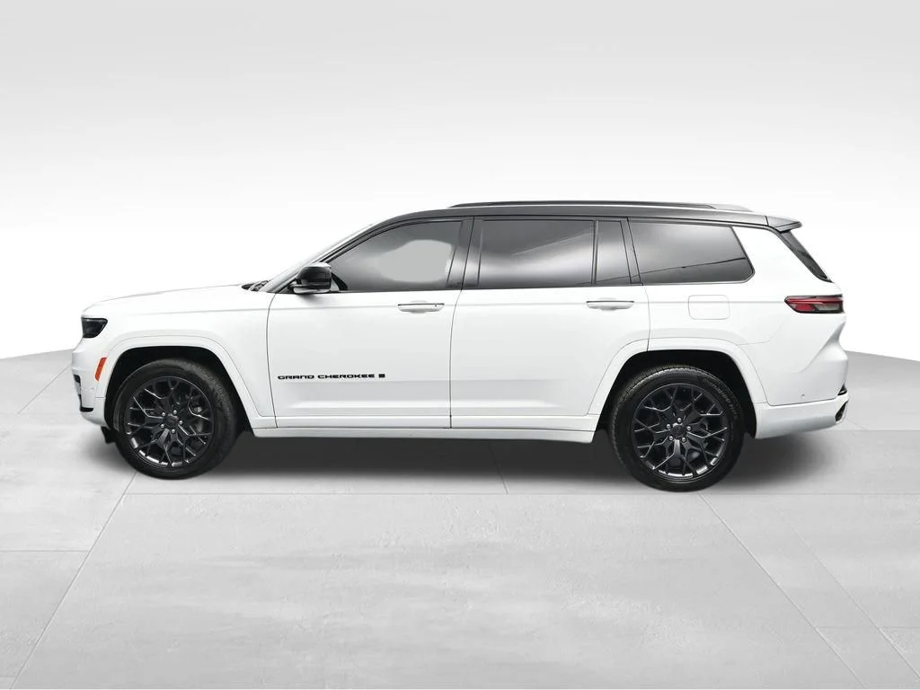 Used 2023 White Jeep Summit image 2