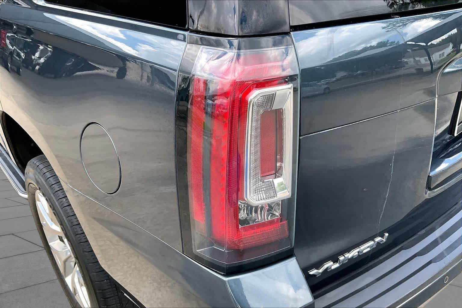 Used 2020 Dark Sky Metallic GMC SLT image 27