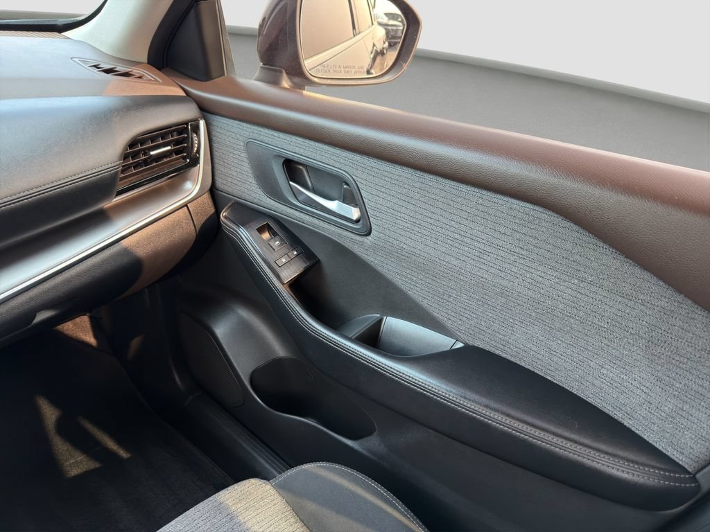 Used 2022 Black Nissan SV FWD image 17