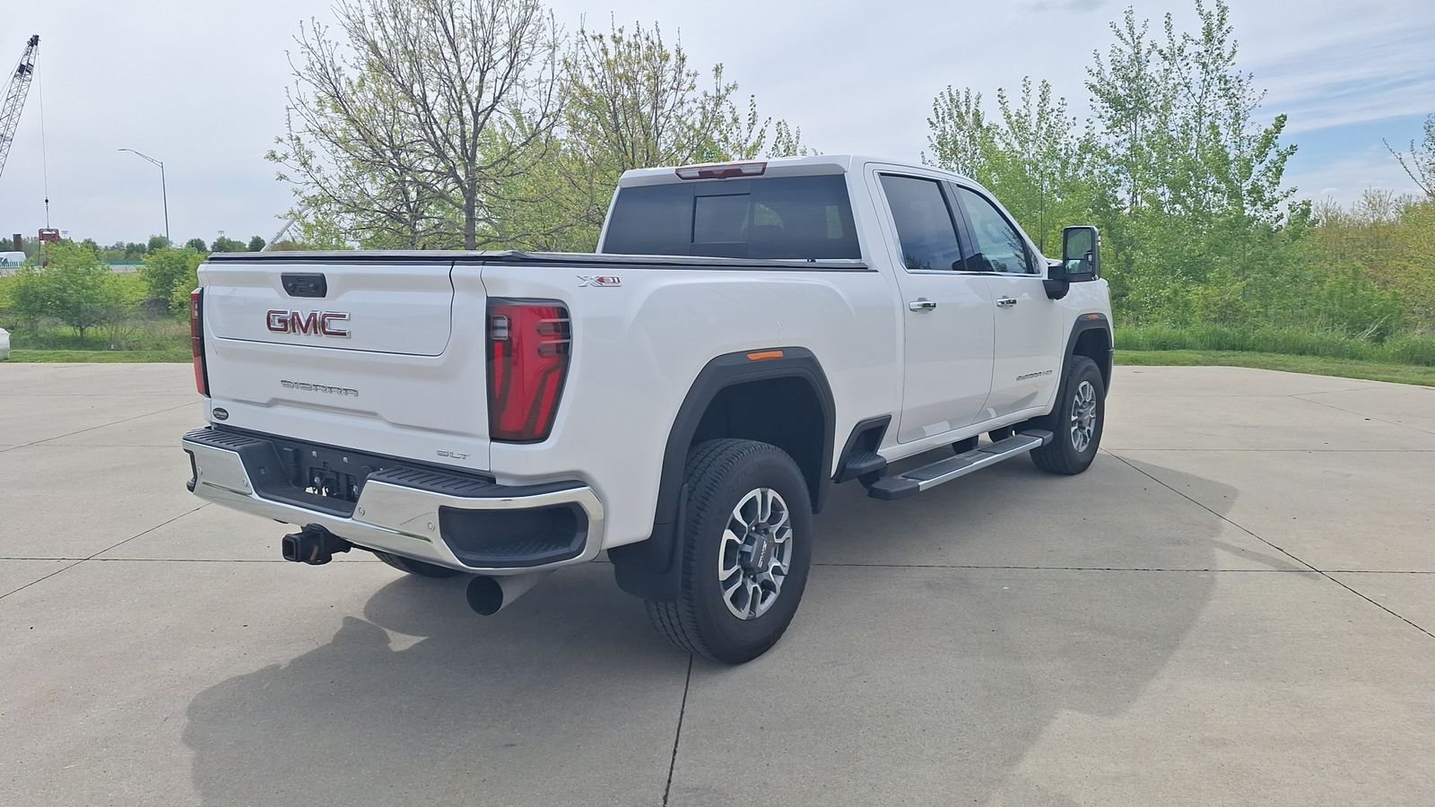 Used 2025 White GMC SLT image 4