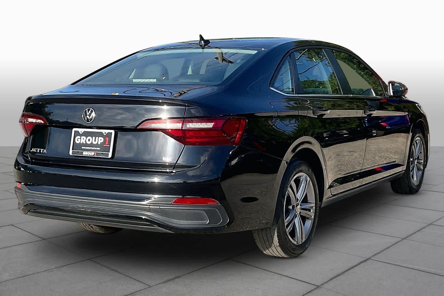 Used 2024 Deep Black Pearl Volkswagen SE image 13
