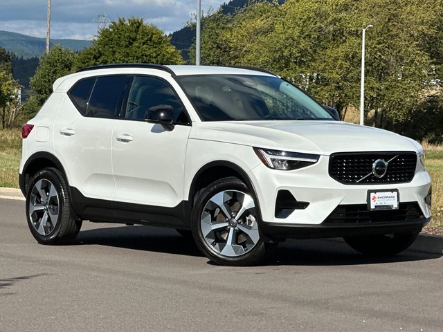 2024 Volvo XC40 B5 Core