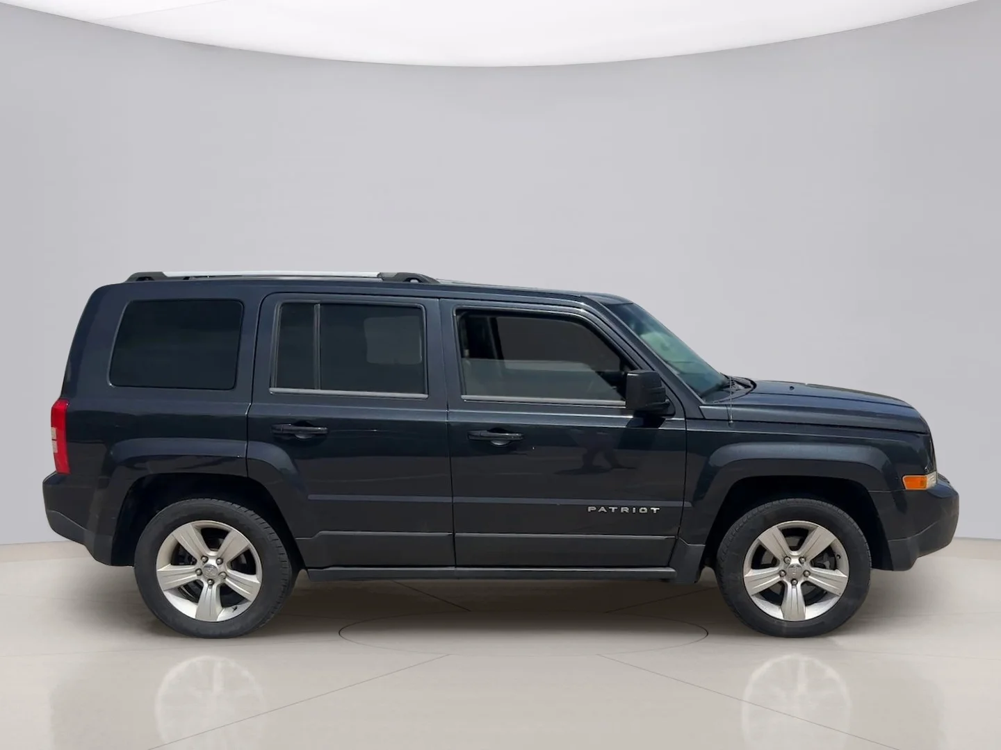 Used 2014 Gray Jeep LIMITED image 6