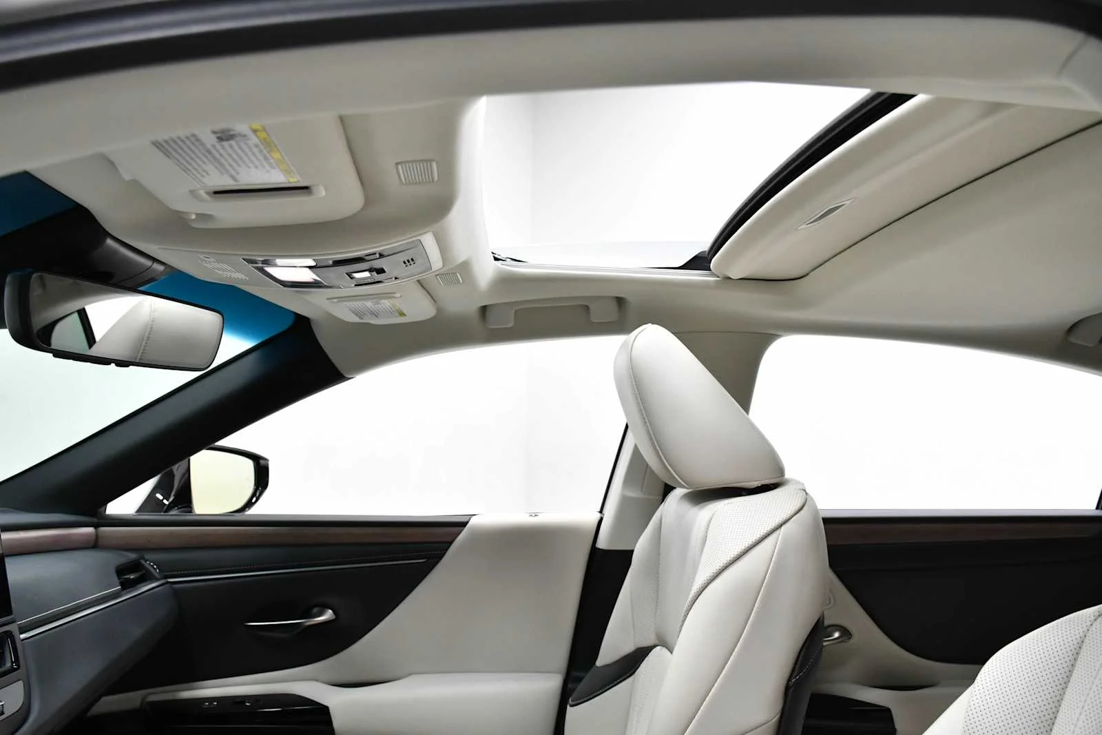 Used 2025 Eminent White Pearl Lexus Luxury image 11