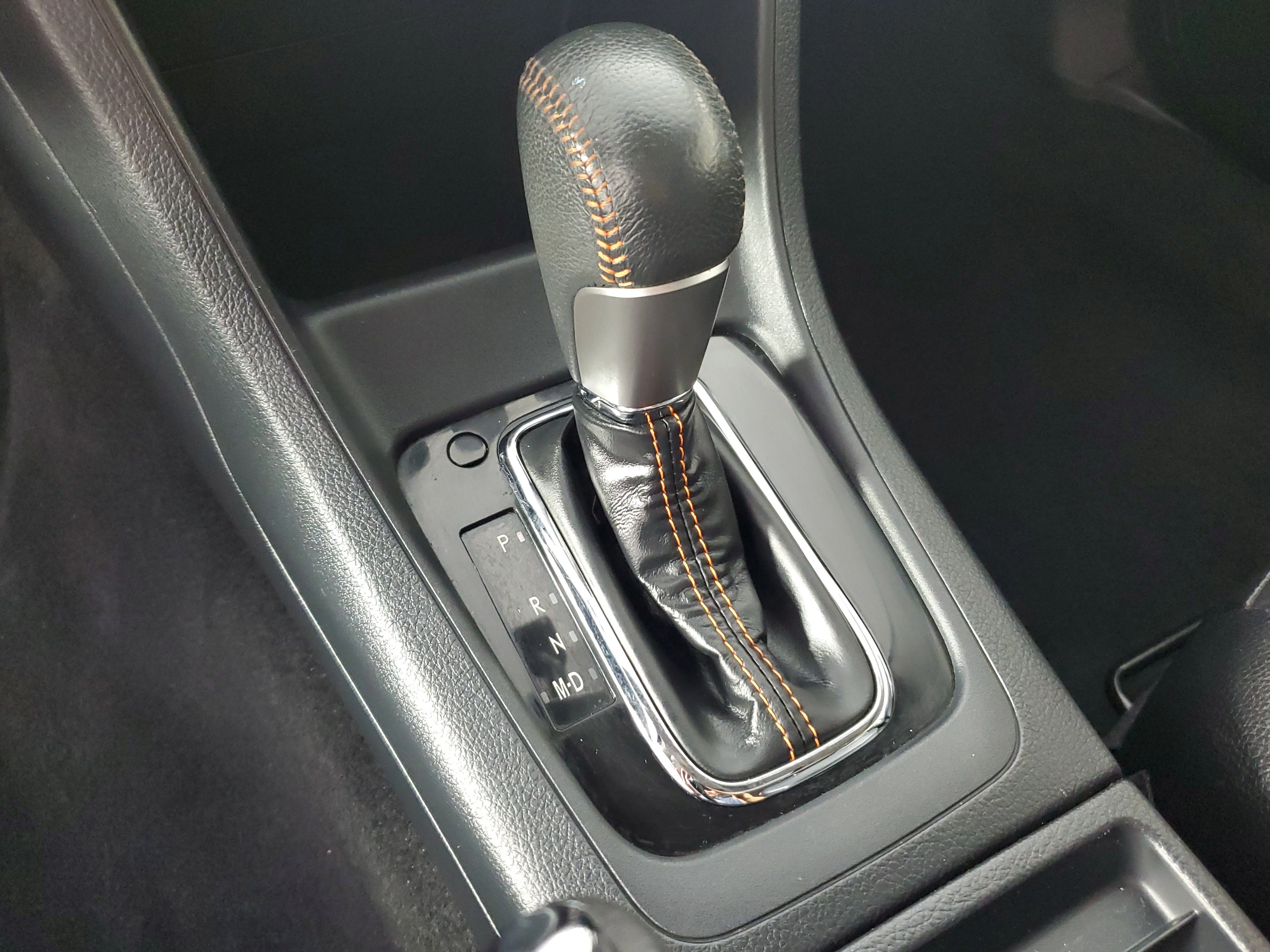 Used 2017 Ice Silver Metallic Subaru Limited image 19