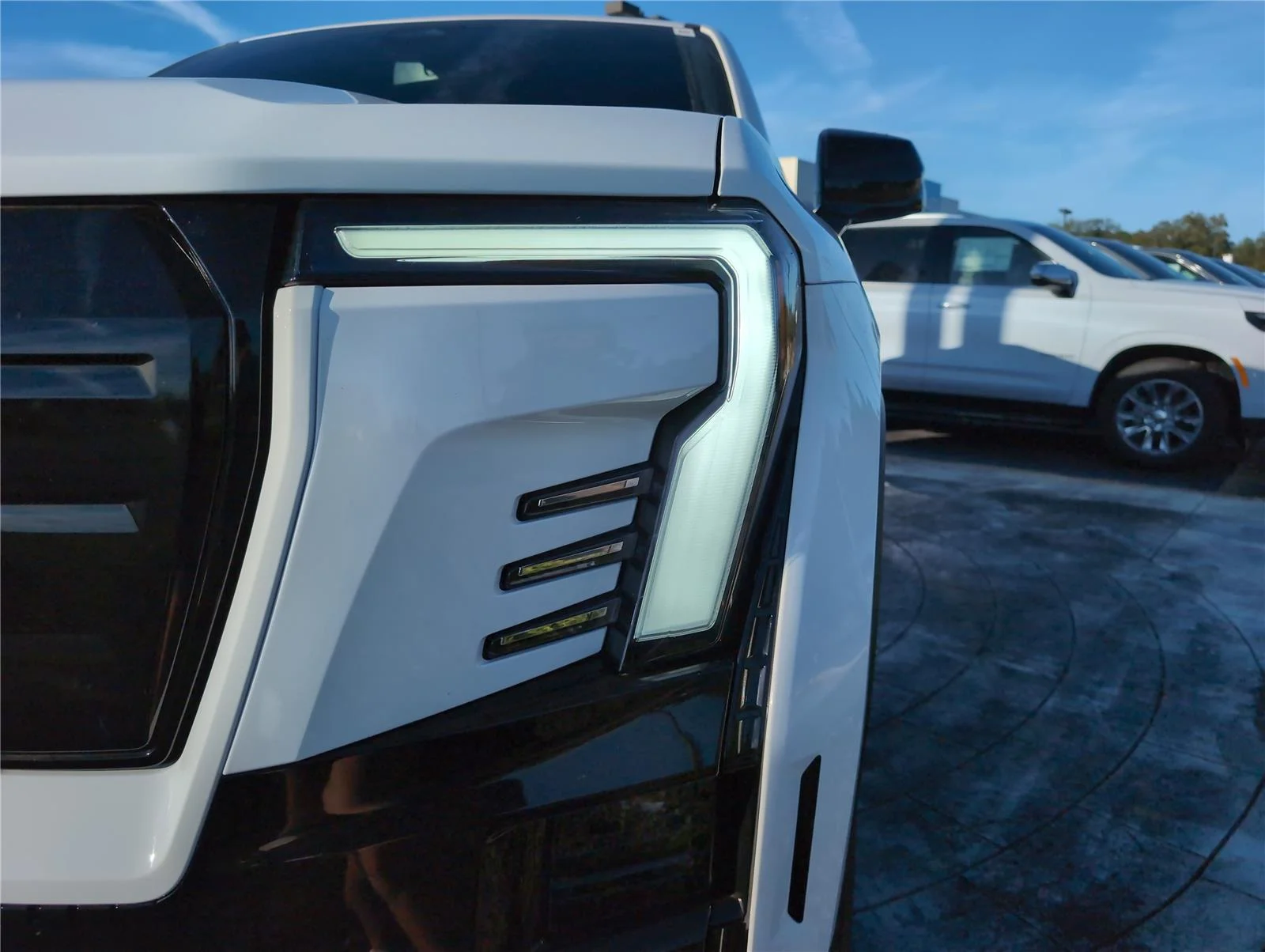 New 2026 Summit White GMC Elevation Standard Range image 6