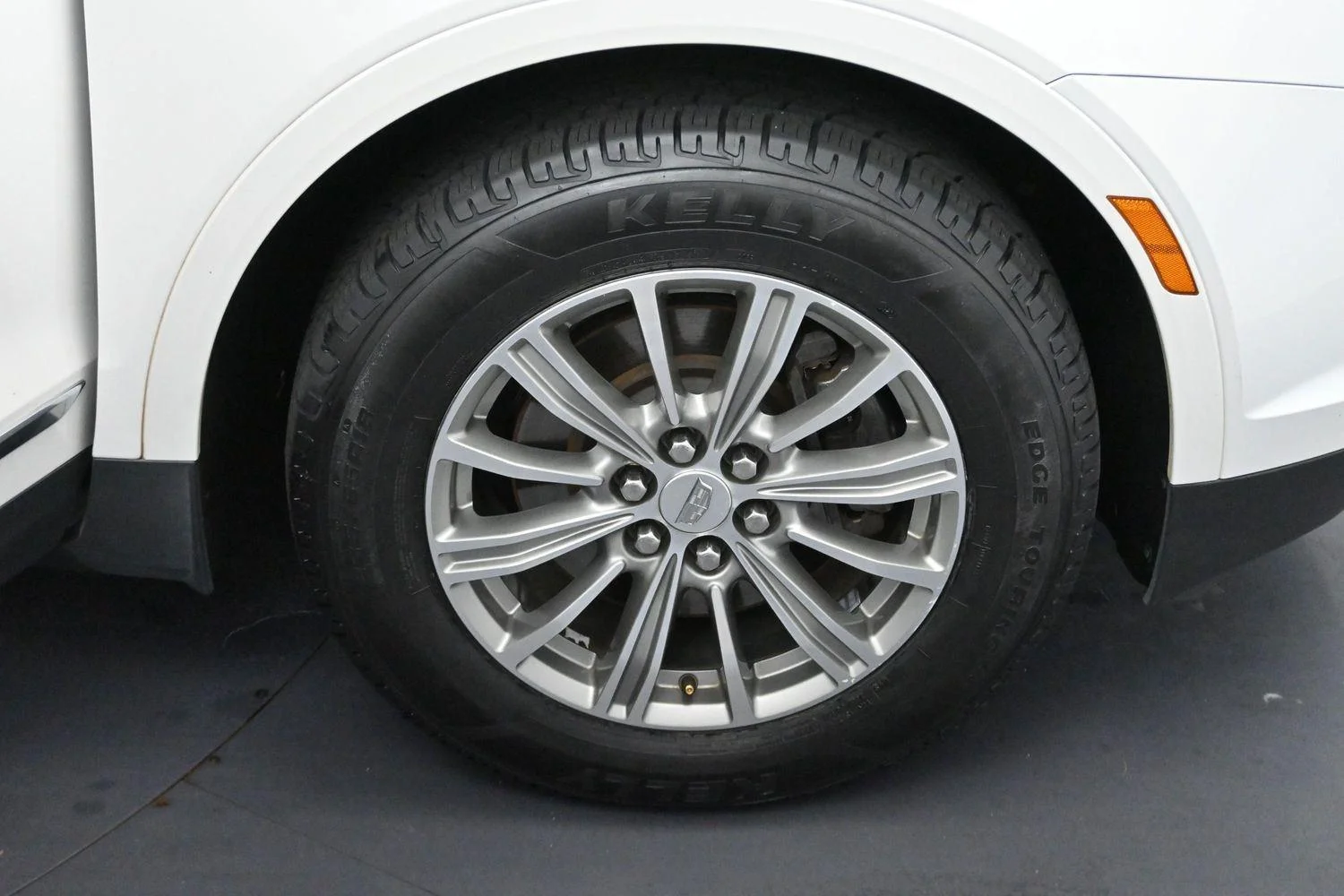 Used 2017 CRYSTAL WHITE TRICOAT Cadillac Luxury FWD image 34