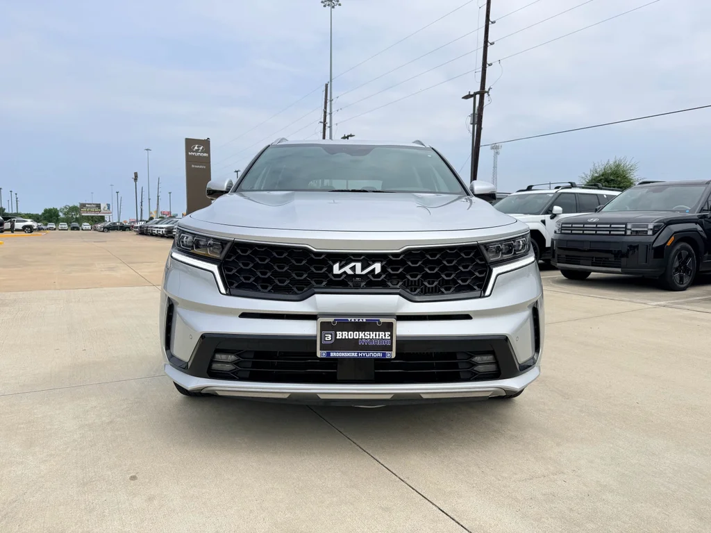 Used 2023 Silky Silver Kia SX Prestige image 2