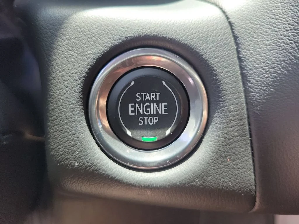 Certified Used 2023 Summit White Chevrolet Z71 image 17