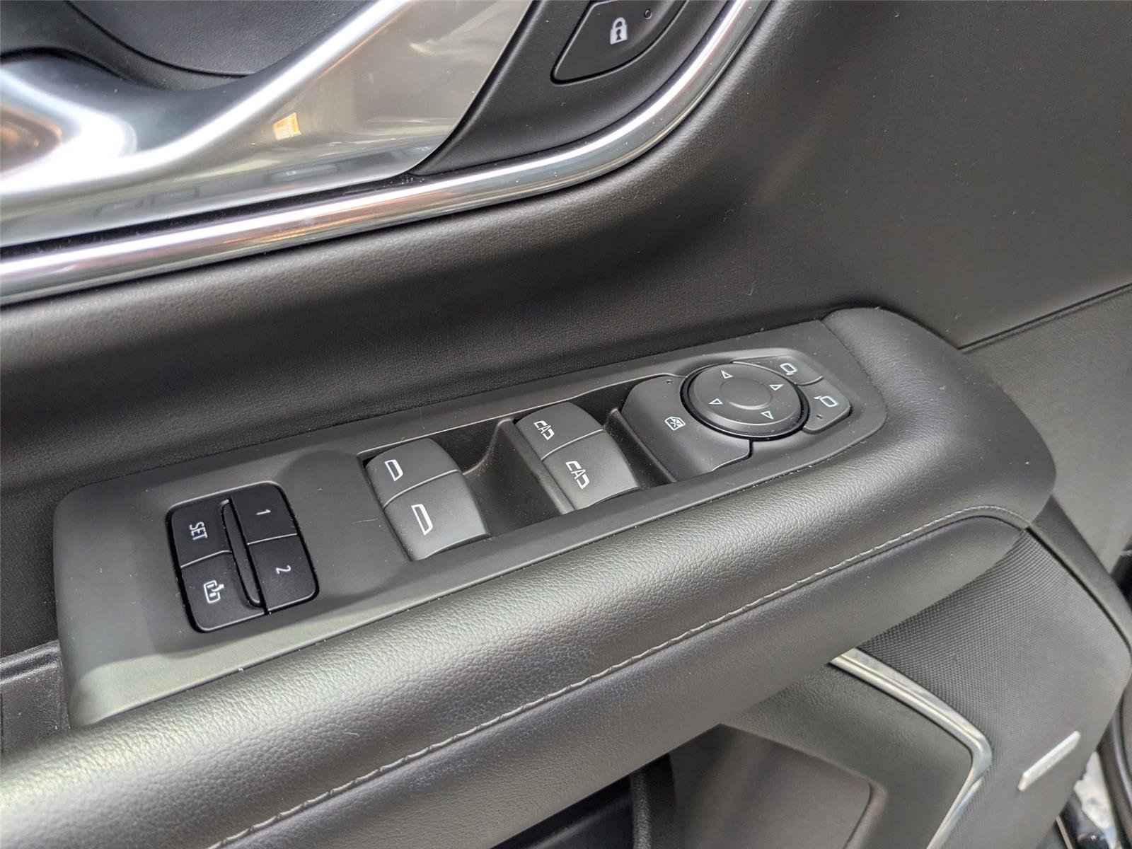 Used 2022 Black Chevrolet Z71 image 13