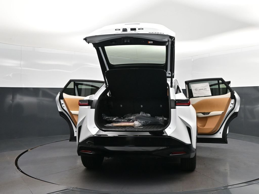 New 2026 Oxygen White Lexus  350e PREMIUM image 51