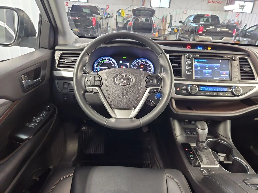 Certified Used 2019 Silver Toyota XLE image 16