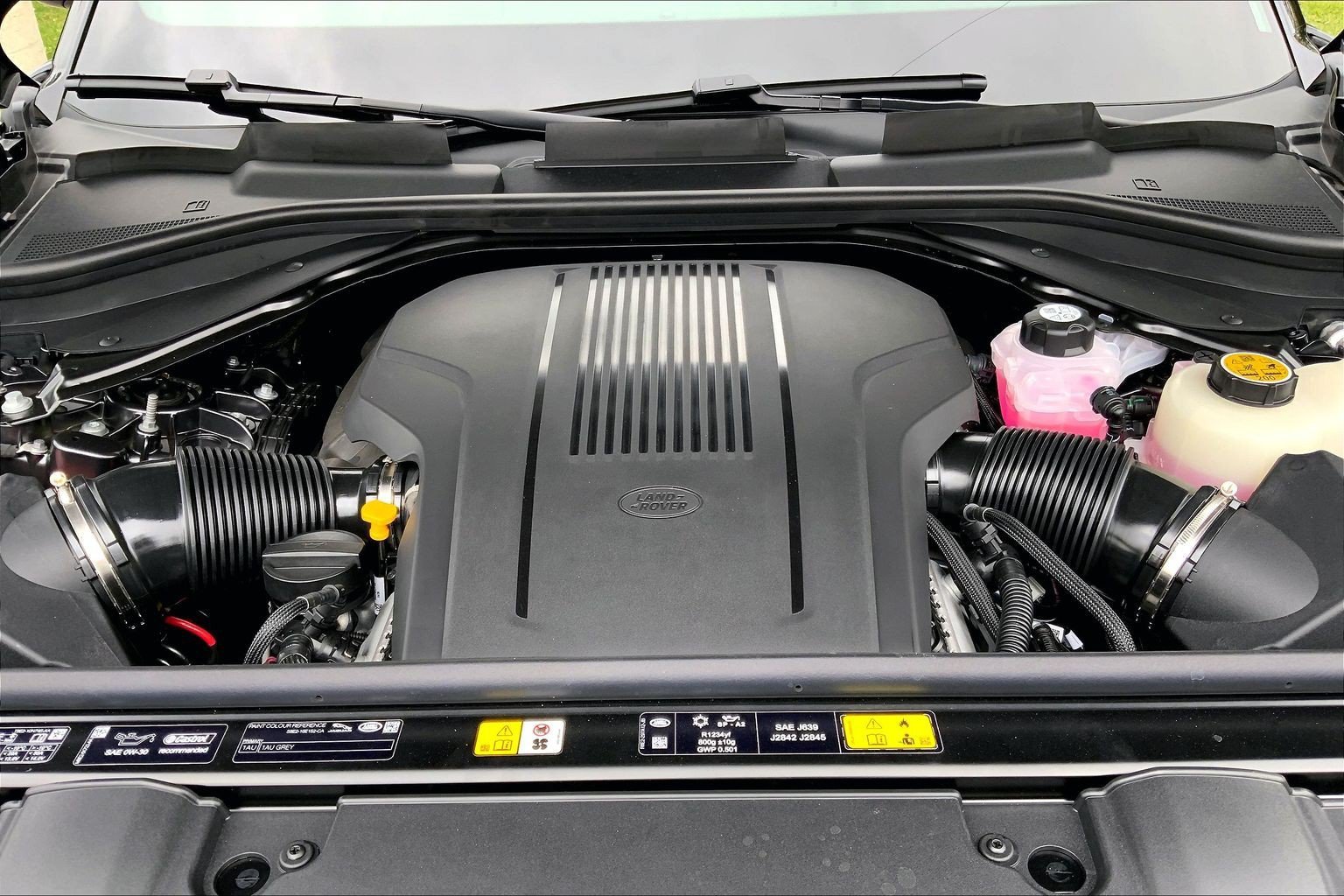 New 2027 Carpathian Grey Land Rover SE image 16